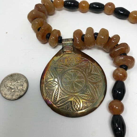 Vintage Brass pendent with butterscotch and black plastic beads necklace. - Picture 4 of 6